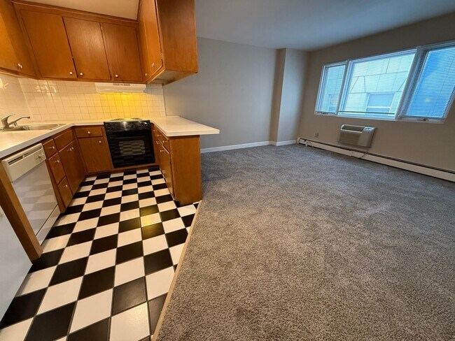 Building Photo - 1321 Franklin