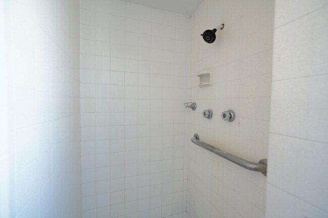 Building Photo - 719 Esther Way