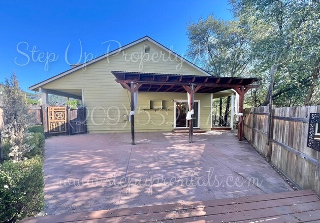 Building Photo - Elegant and Spacious 3-Bedroom Home with Modern Upgrades!