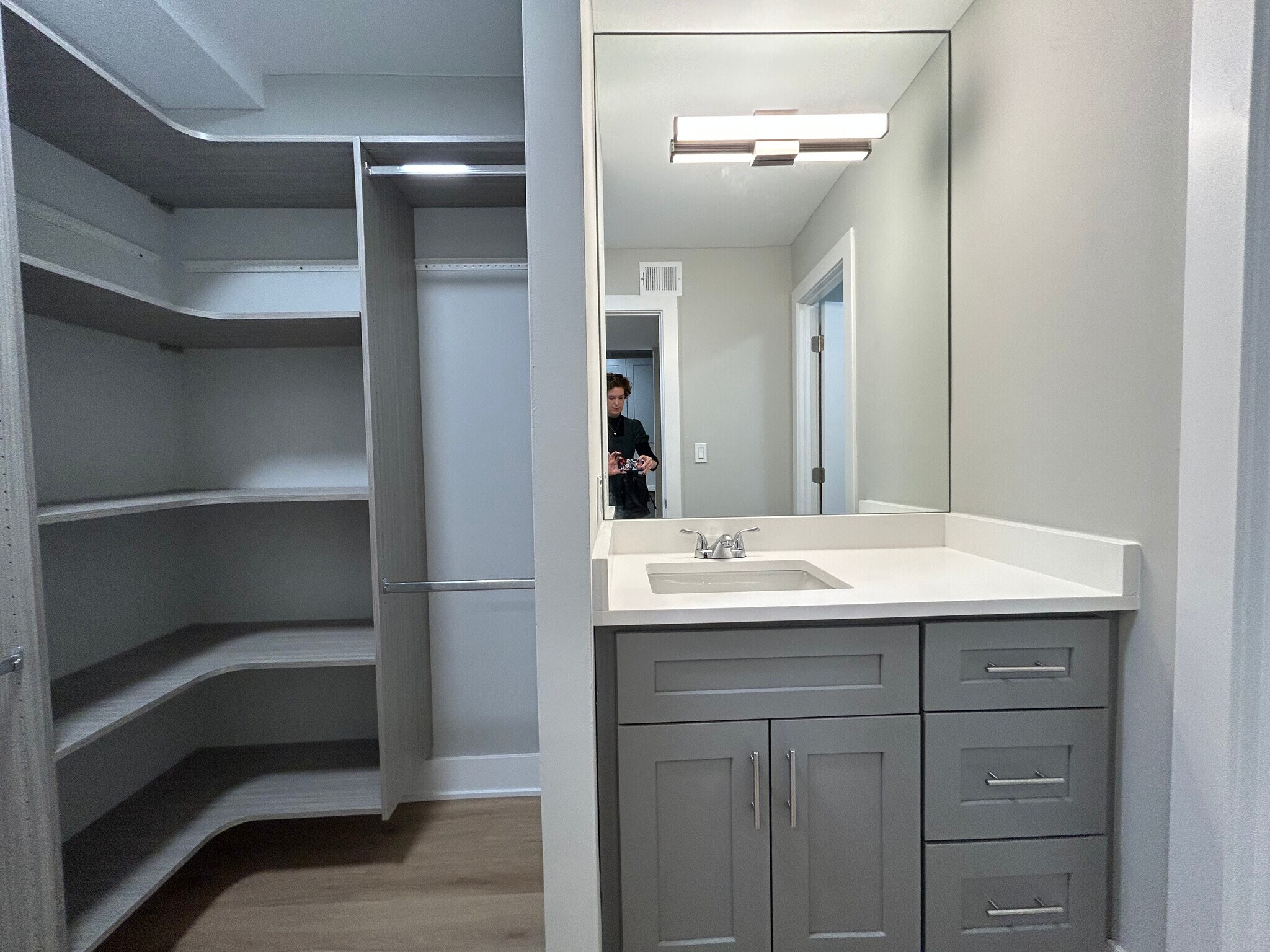 Building Photo - 1254 N La Salle Dr