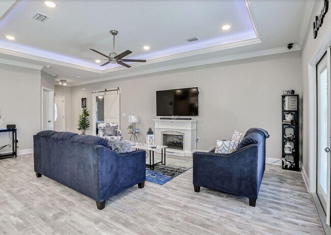 Building Photo - All Brick 4 Bedroom in Mary Esther!