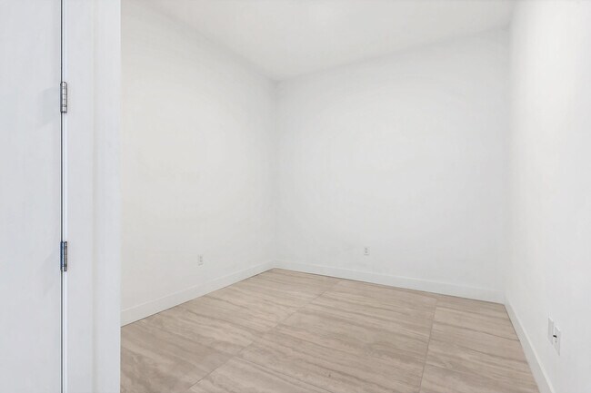 Building Photo - 301 Quay Cmn