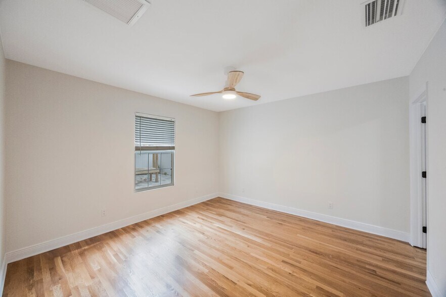 Building Photo - 5020 15th Ave N