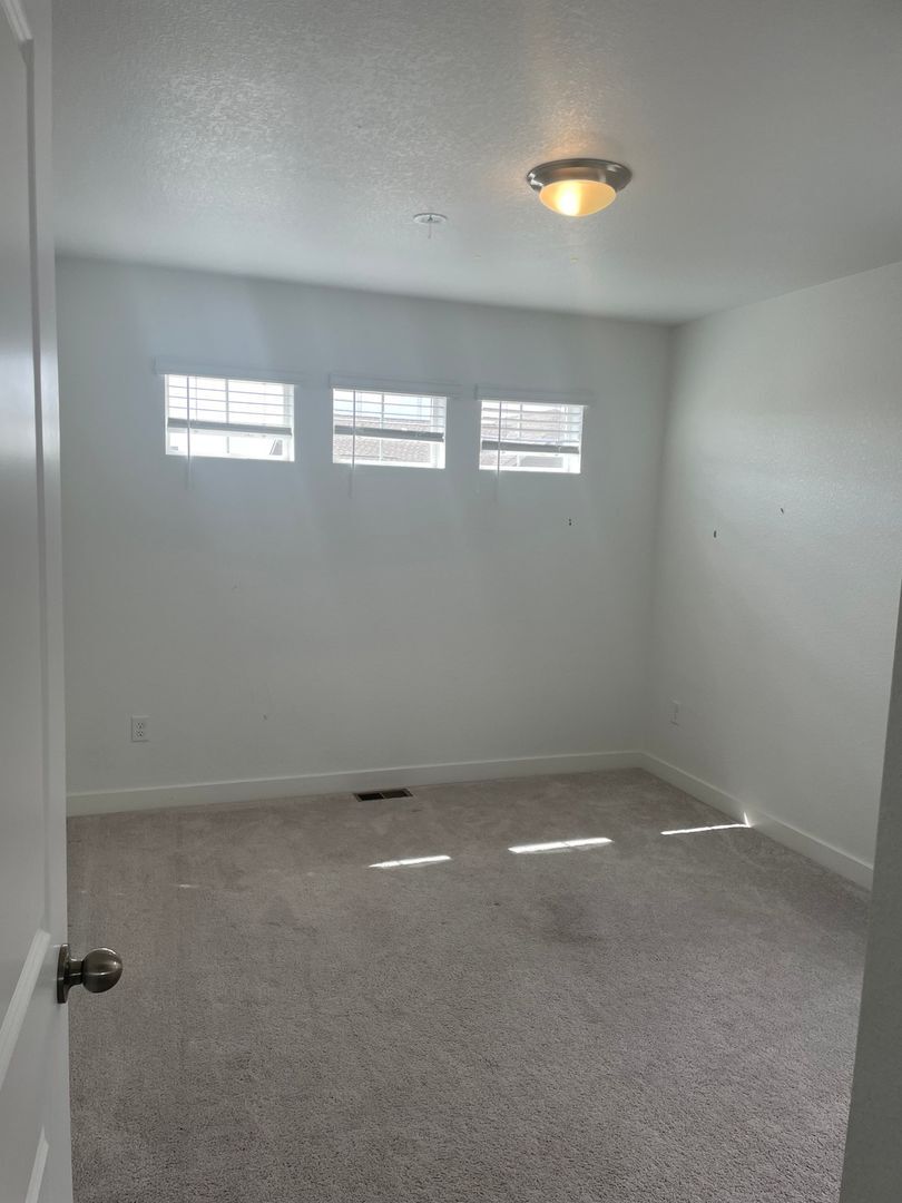 Building Photo - 656 Netta Dr