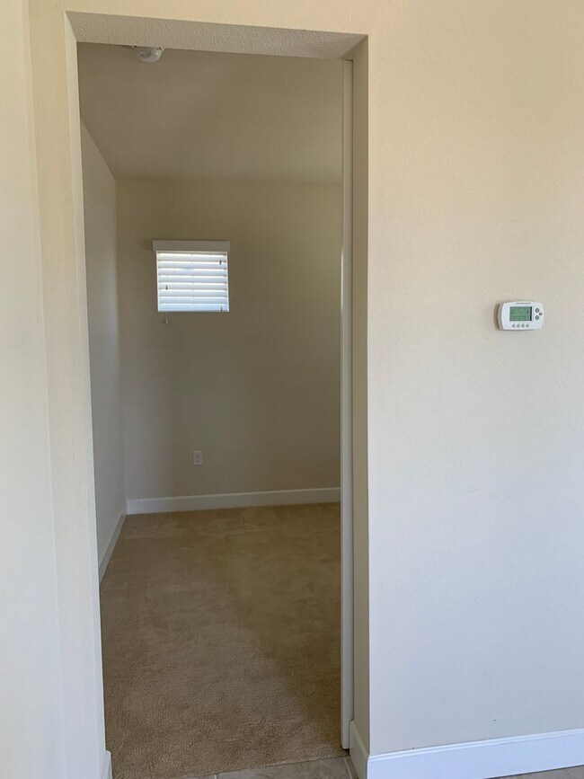 Building Photo - Nice 1 Bed 1 Bath upstairs apartment in the Cannery Neighborhood
