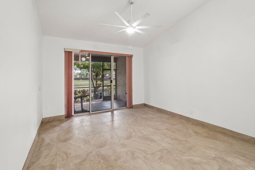 Building Photo - 10516 Lake Vista Cir