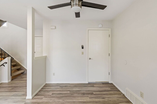 Building Photo - 7480 Alameda Ct