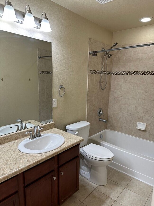 Building Photo - BEAUTIFUL 4BD HOME in NE COL SPGS w/ MAIN-LEVEL MASTER SUITE & AC - Security Deposit Alternative ...