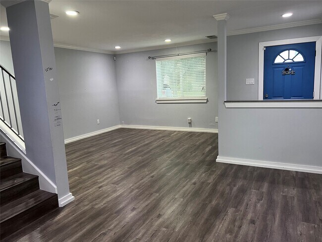 Building Photo - 6486 Alisa Ln