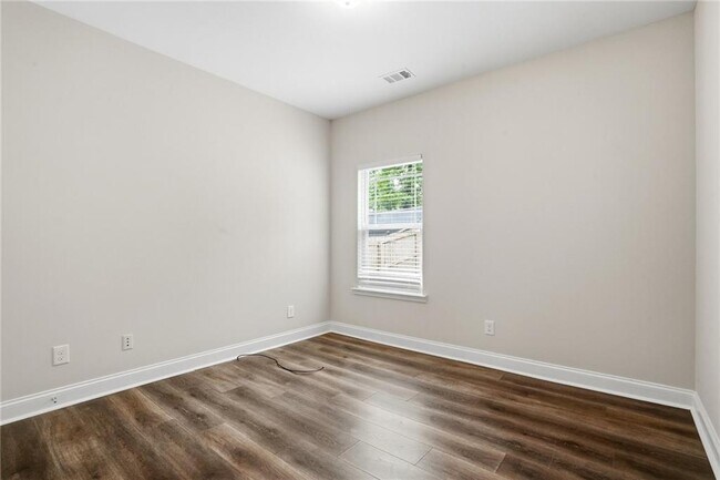 Building Photo - 612 Stevens Pl