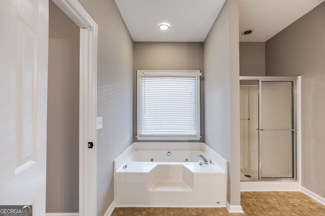 Building Photo - 140 Fairfield Rd