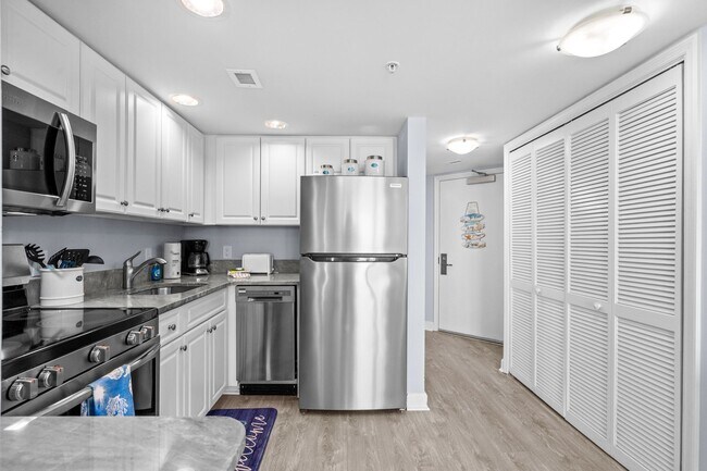 Building Photo - 2411 S Ocean Blvd