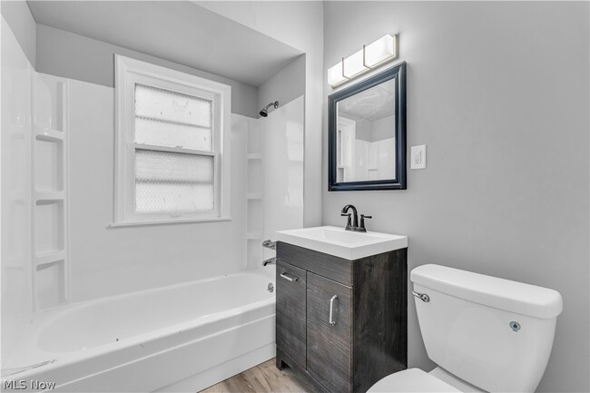 Building Photo - 1353 Phelps Ave