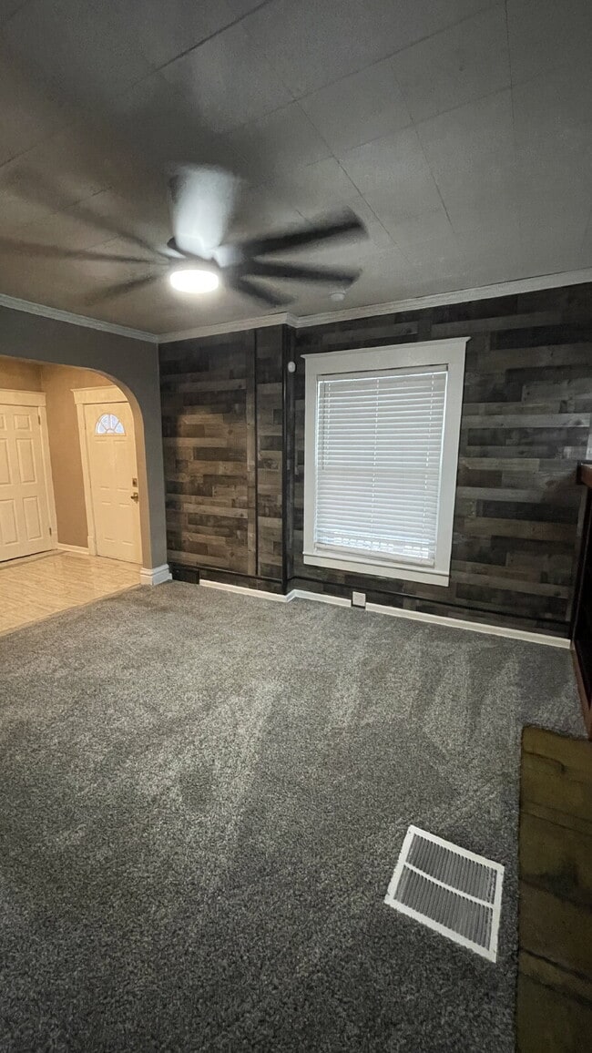 Building Photo - Cozy, Updated 1-Bed Apartment Near Downtown Sharon with In-Unit Laundry!