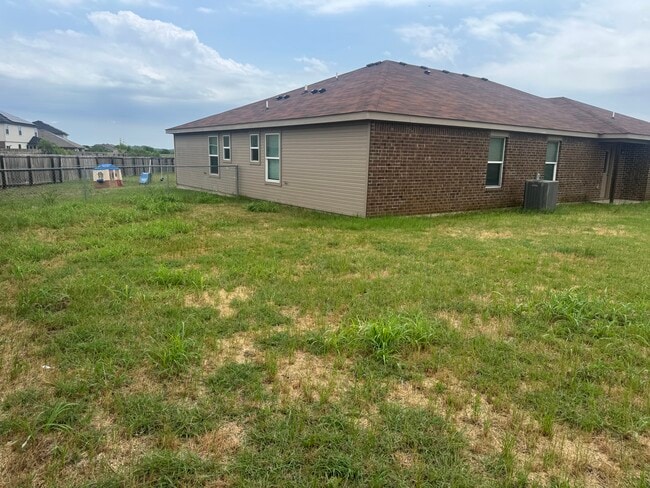 Building Photo - 1535 Justin Lp