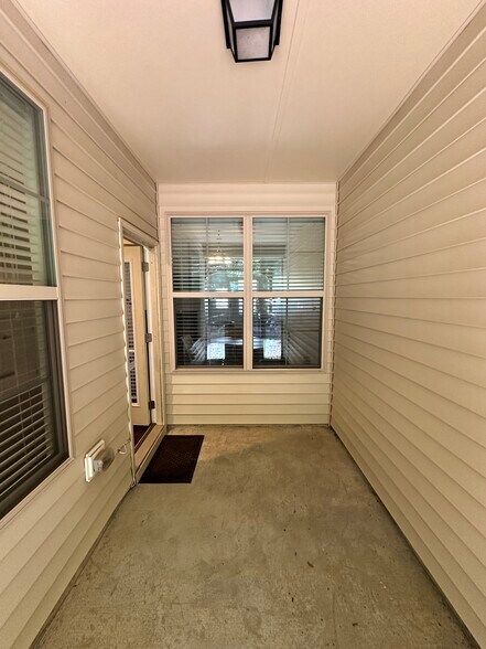 Building Photo - 14 Intuition Cir