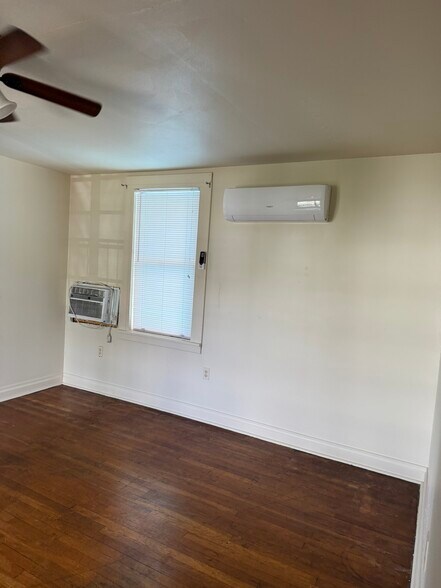 Building Photo - 533 Spain St