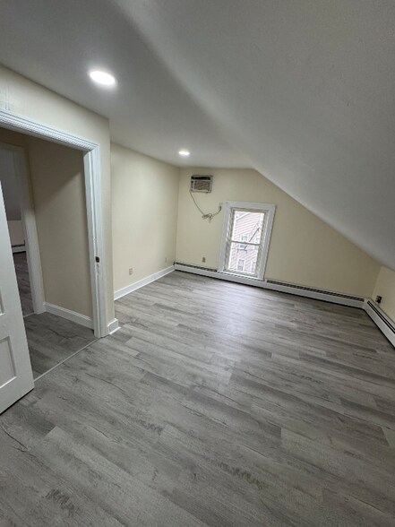 Building Photo - 19 Gooding St