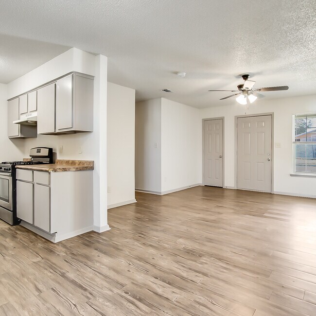 Building Photo - 3BR/1.0BA Single Family - Seagoville