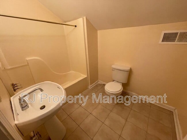Building Photo - 8457 E Kerrville Rosemark Rd