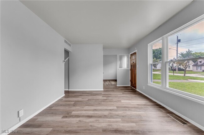 Building Photo - 17401 Wayne Dr