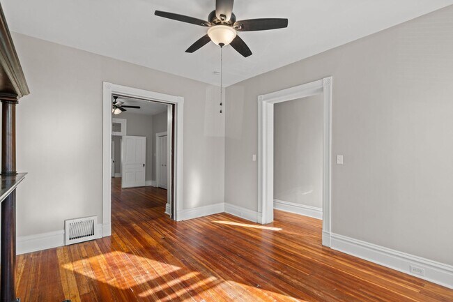 Building Photo - Extremely Spacious and Bright 2-Bedroom Apartment on Cherokee Street