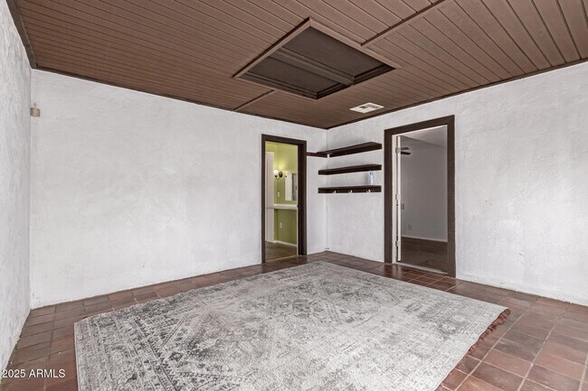 Building Photo - 1407 E El Camino Dr