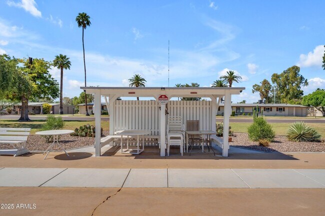 Building Photo - 10612 W Oakmont Dr