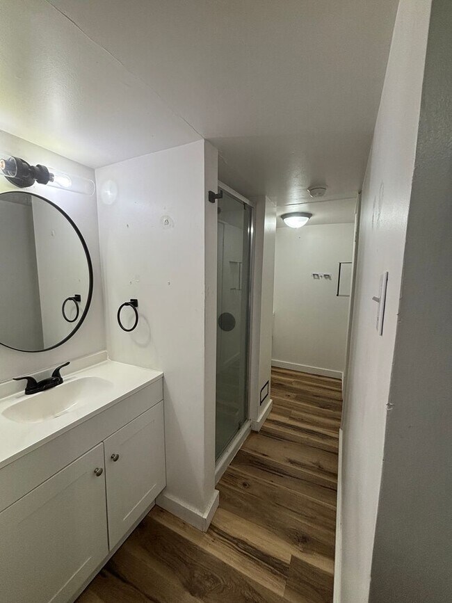Building Photo - Beautifully Updated Studio Near WSU – All Utilities Included