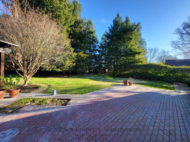 Building Photo - 460 Piezzi Ln