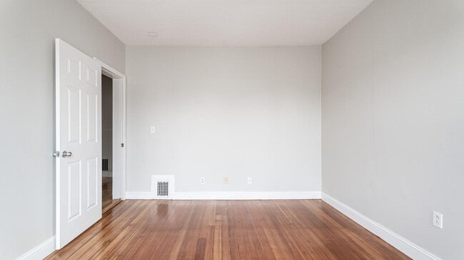 Building Photo - 17 Cawfield St