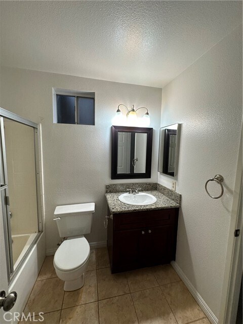 Building Photo - 2620 Avenida Del Vista