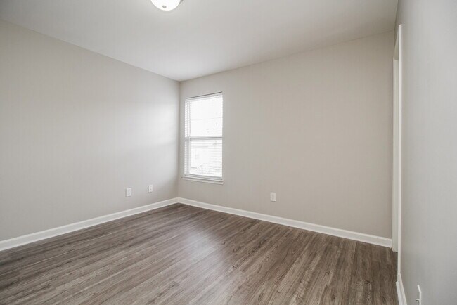 Building Photo - 8051 Logan Dr
