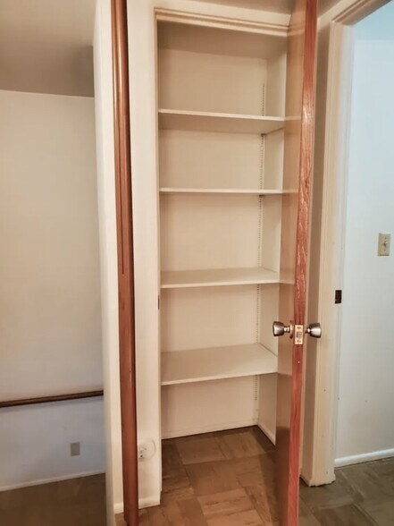 Building Photo - 317 NW Webb St