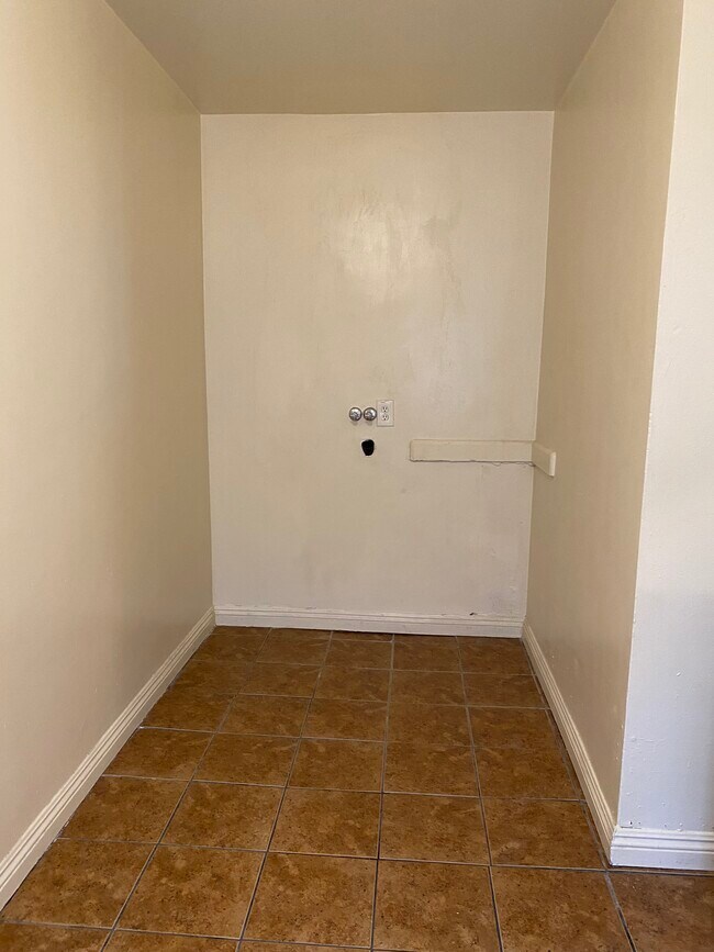 Laundry room - 4306 Martin Luther King Jr Blvd