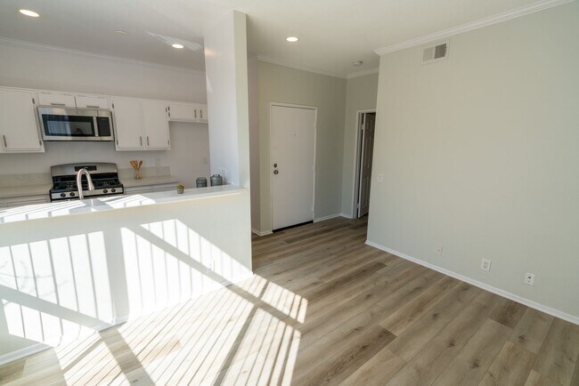 Interior Photo - 14900 Moorpark Street
