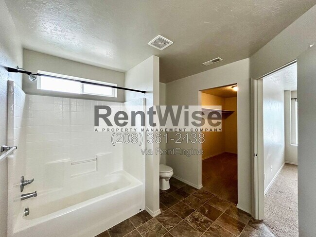 Building Photo - 119 E Walcott Lake Dr