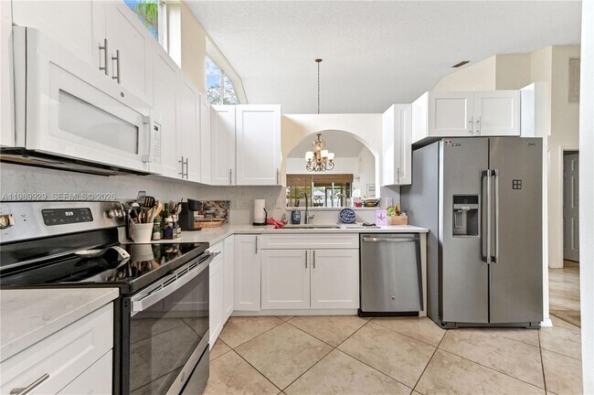 Building Photo - 401 Sabal Palm Ln