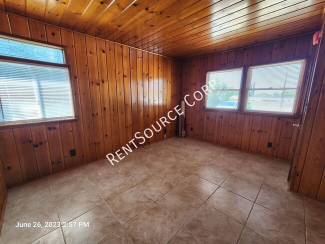 Building Photo - 4842 W Ave M-4