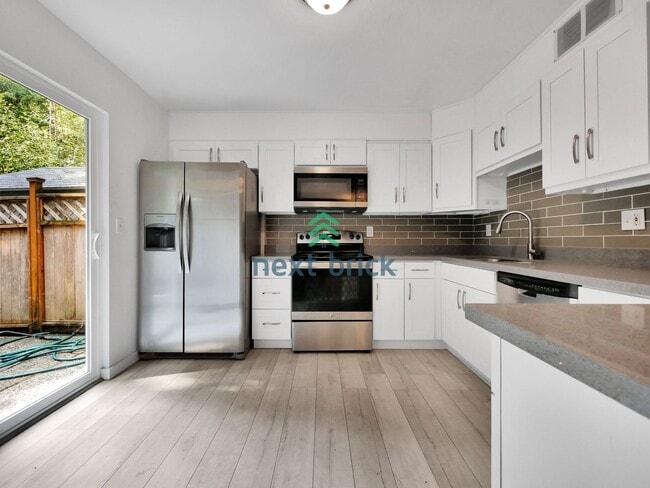 Building Photo - Spacious 4 Bed 2.5 Bath for Rent! OPEN HOU...