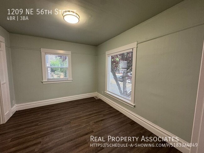 Building Photo - 1209 NE 56th St