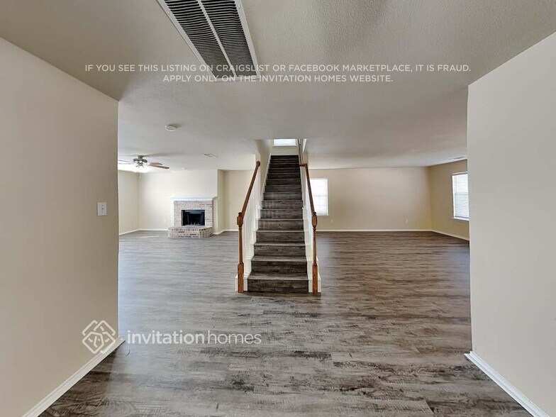 Building Photo - 5028 Raymond Dr