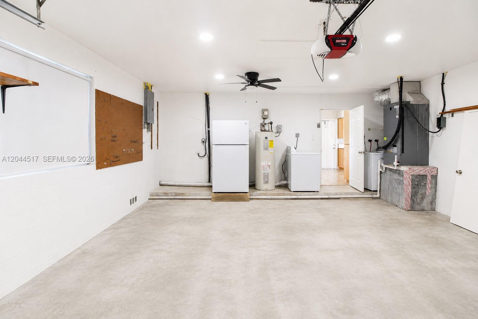 Building Photo - 15445 SW 99th Ave