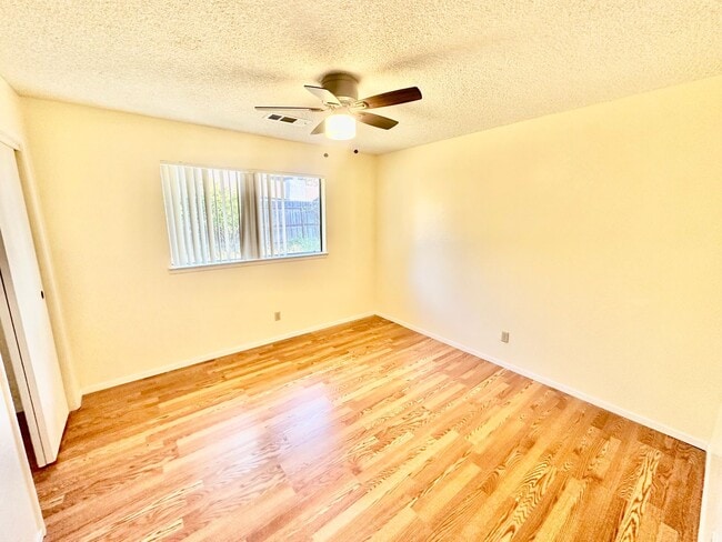 Building Photo - 3/2 Near Woodward Park