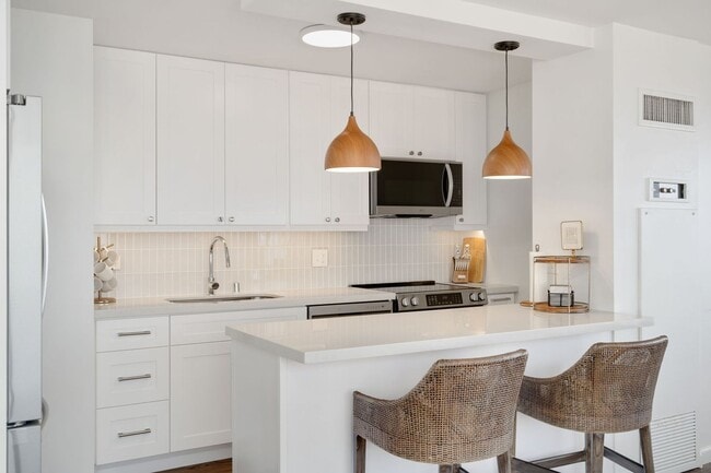 Building Photo - Available TBD - Discovery Bay 2 Bed, 2 Bat...