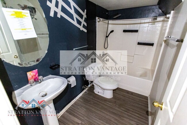 Building Photo - 2185 N Mosley Dr