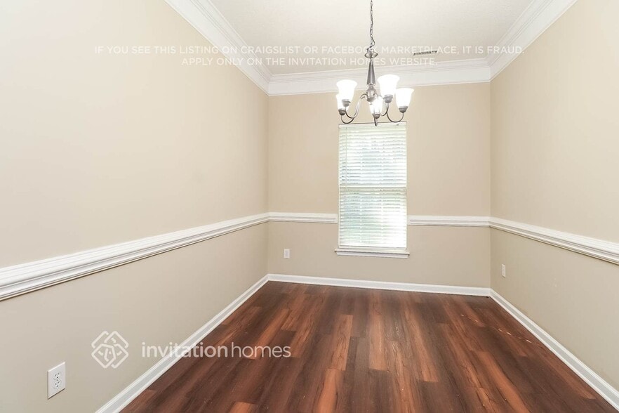 Building Photo - 9809 Dauphine Dr