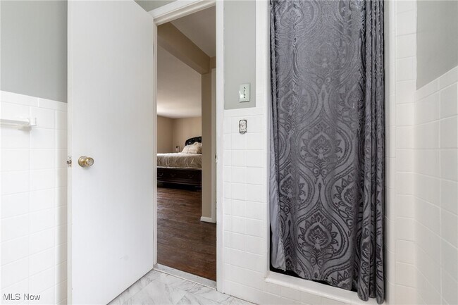 Building Photo - 25035 Penshurst Dr