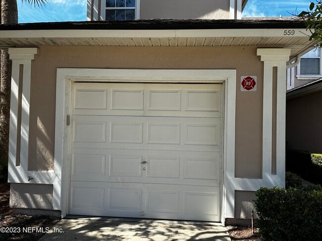 Primary Photo - 559 Southbranch Dr