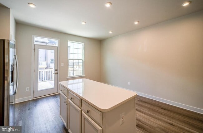 Building Photo - 14062 Sunrise Valley Dr